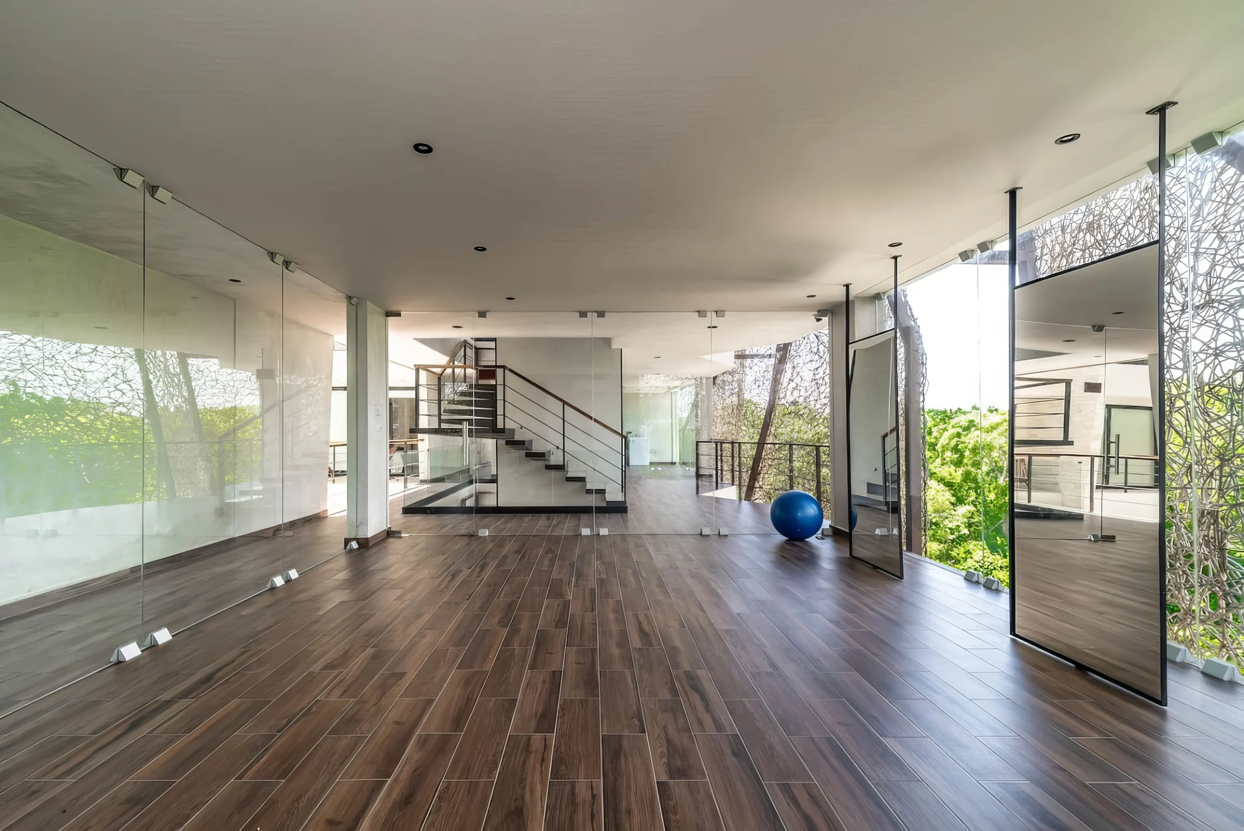 2 BR w/ Direct Walk-out to Pool + Sauna, Gym #40