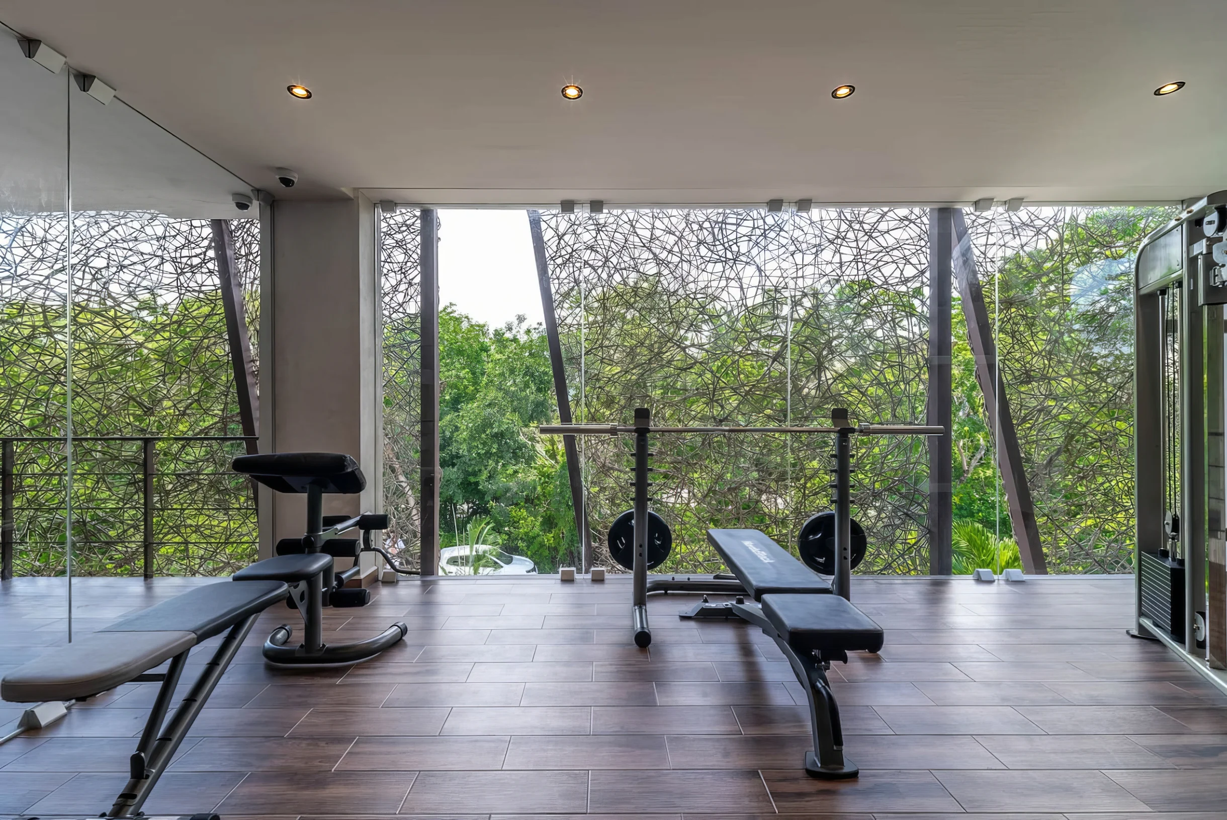 2 BR w/ Direct Walk-out to Pool + Sauna, Gym #62