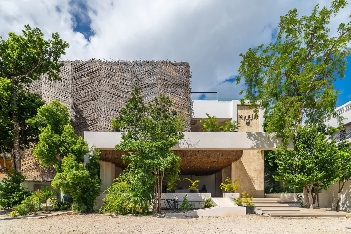 Lux 2BR w/ Rooftop Pool + Close to Beach