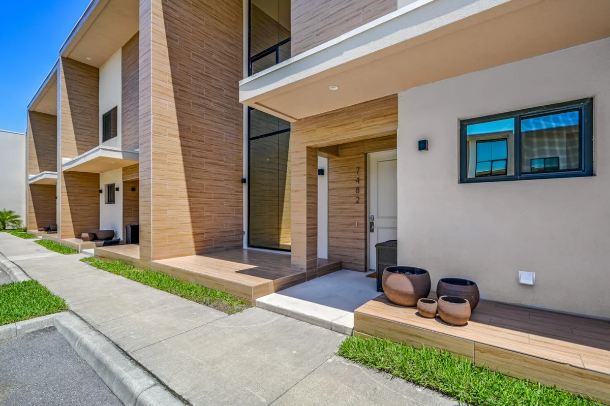 Wander Orlando Charm