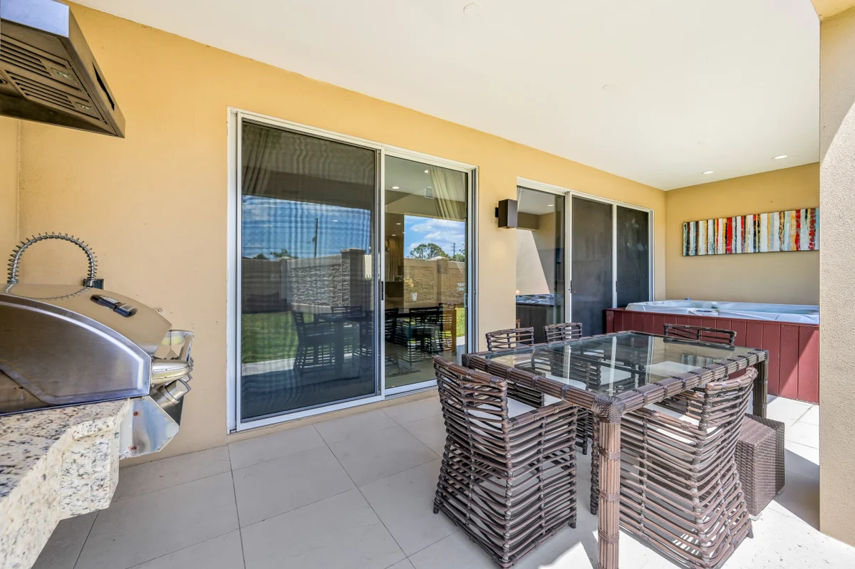 Wander Orlando Village Yards