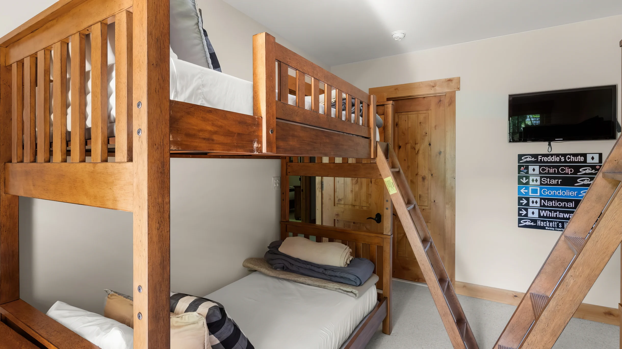 Stowe Globe Mountain Cabin | 4 Bed #34
