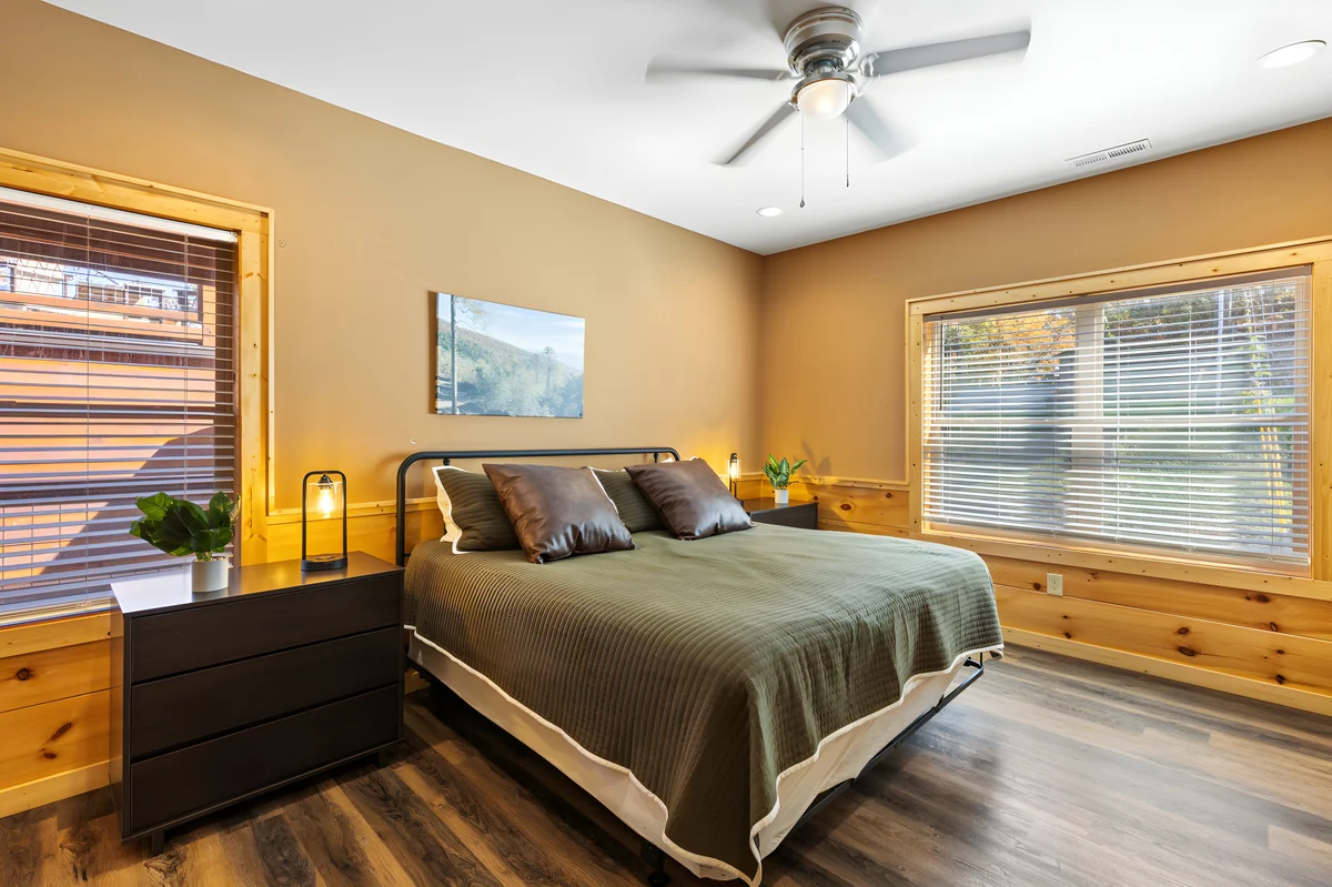Bedroom 9 image 1