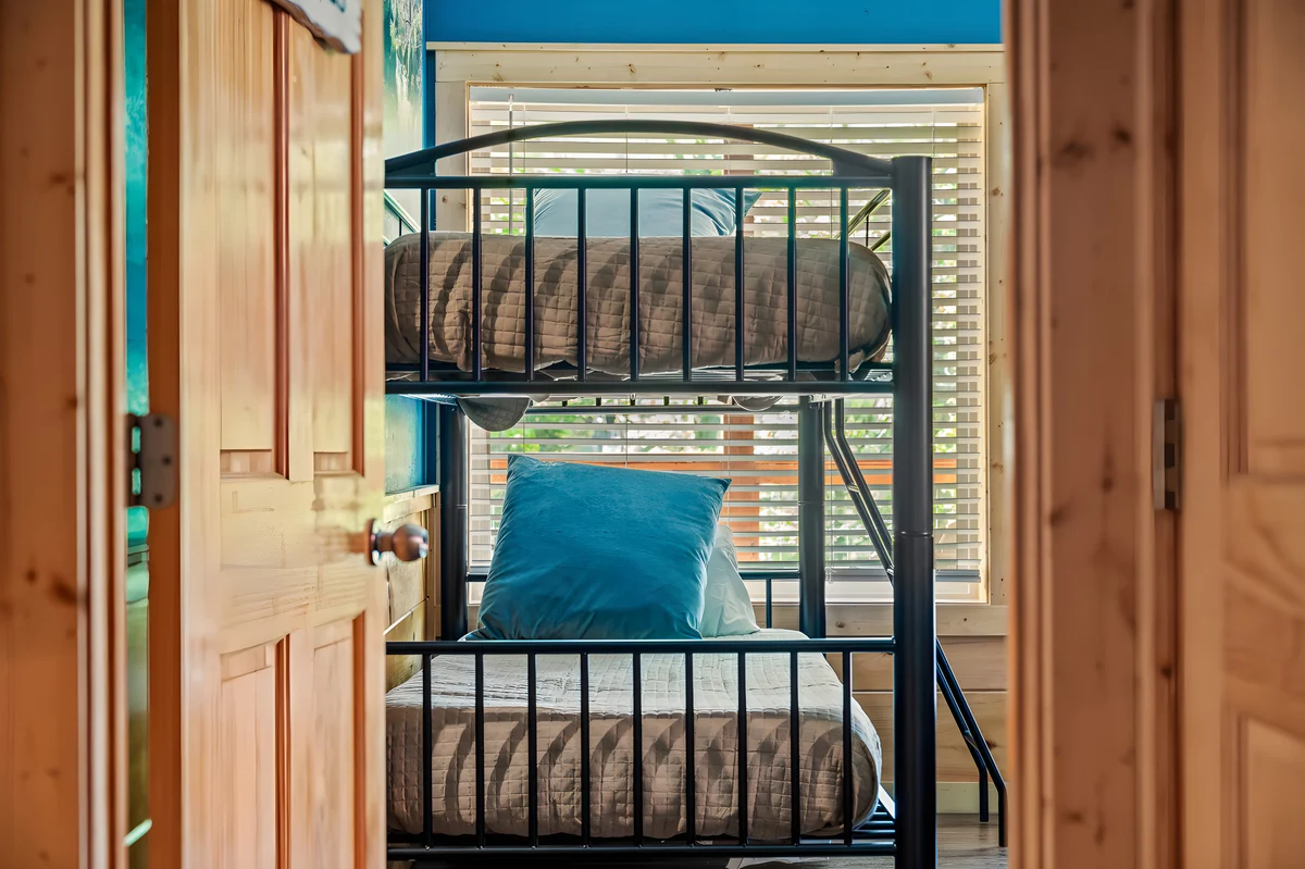 Bedroom 10 image 1