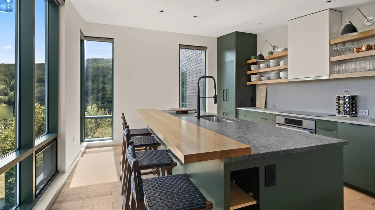 Wander Stowe Lookout