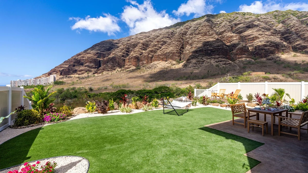 Wander Waianae Shores