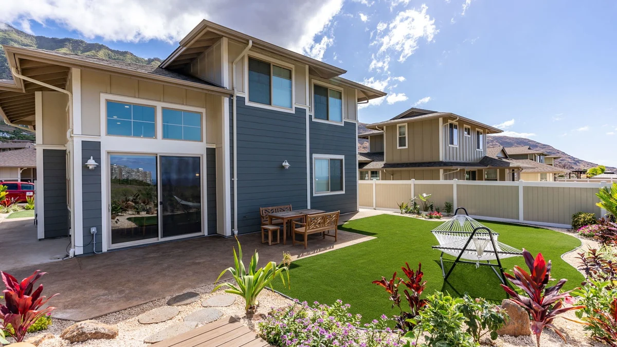 Wander Waianae Shores