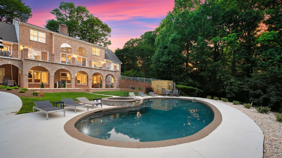 Wander Huntersville Shores