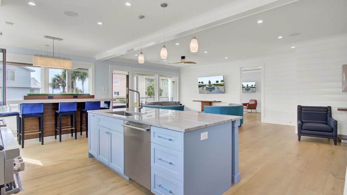 Wander Isle Palms Drift