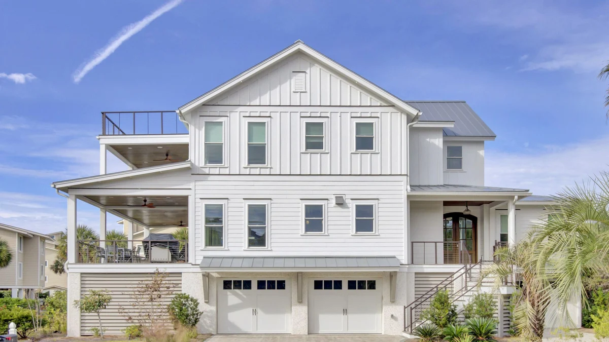 Wander Isle Palms Drift