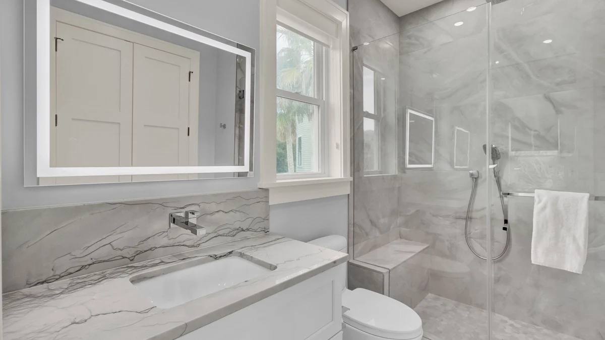 Wander Isle Palms Drift