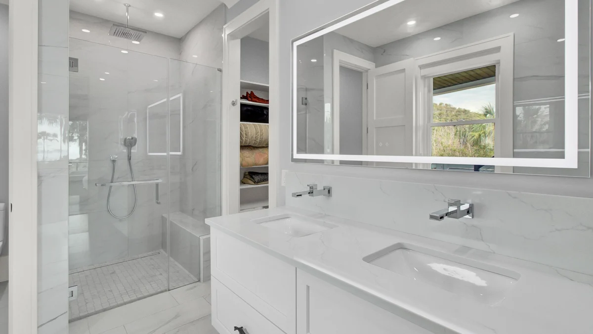 Wander Isle Palms Drift