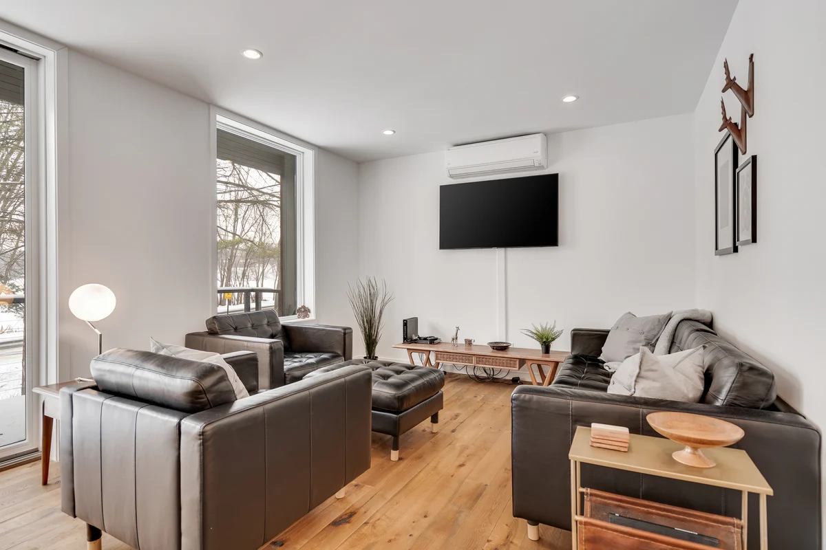 Wander Lake Elmo Modern