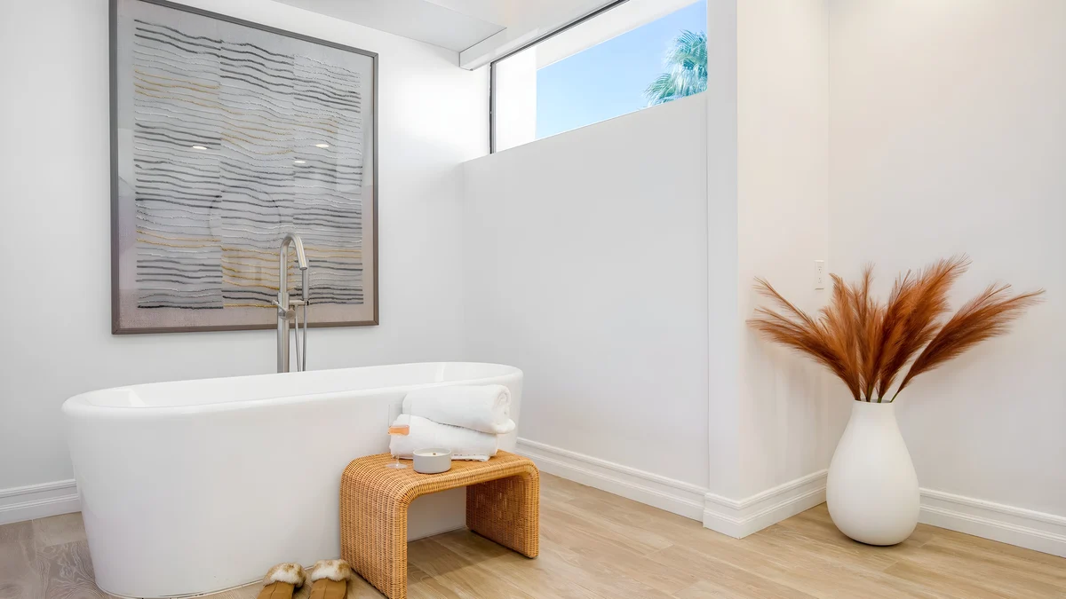 Ensuite Bathroom 1 image