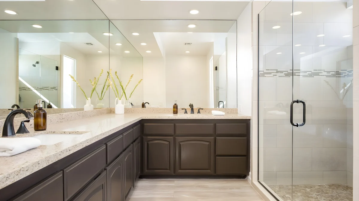 Ensuite Bathroom 3 image