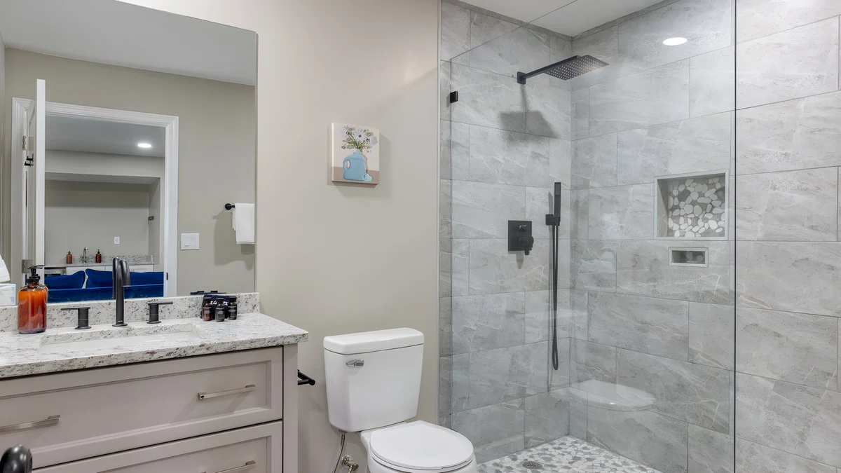 Bathroom 2 image 1