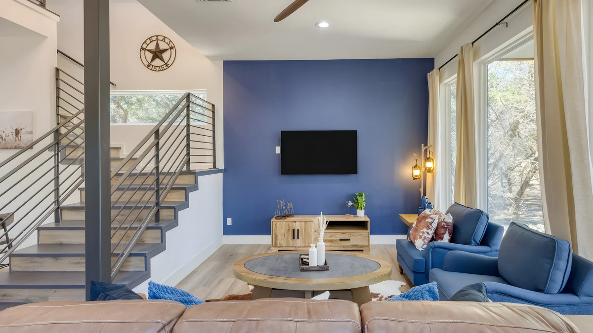 Wander Driftwood Hills