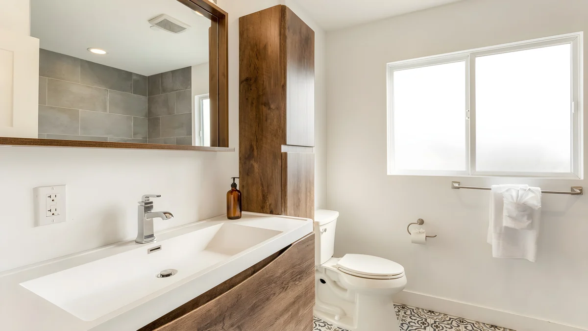 Ensuite Bathroom 1 image 1