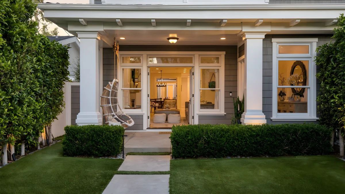 Wander Newport Harbor Isles