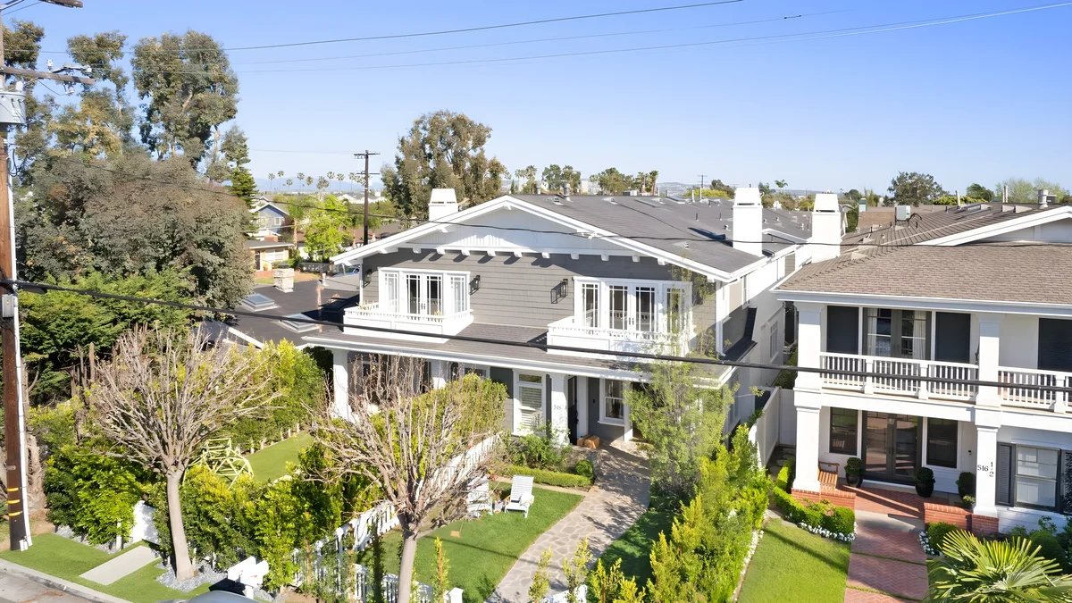 Wander Newport Harbor Isles