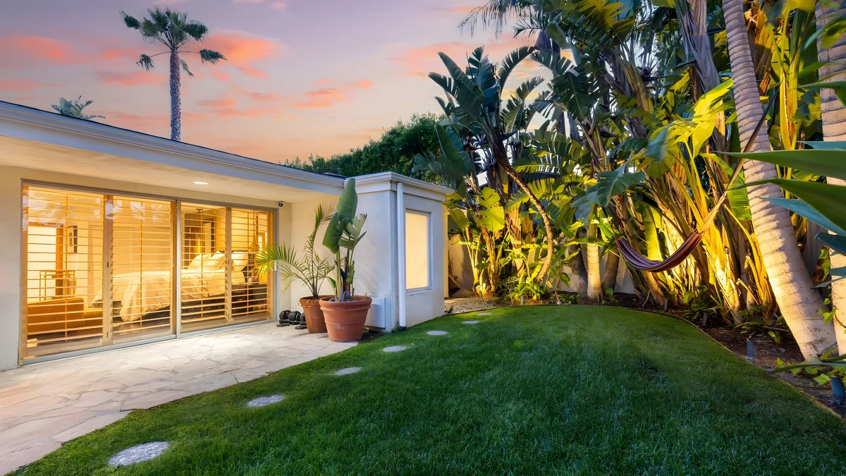 Wander Hollywood Hills Enclave