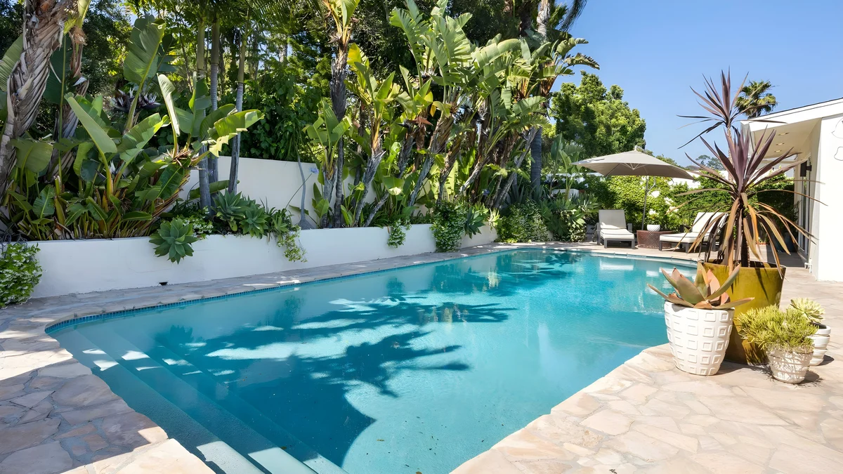 Wander Hollywood Hills Enclave