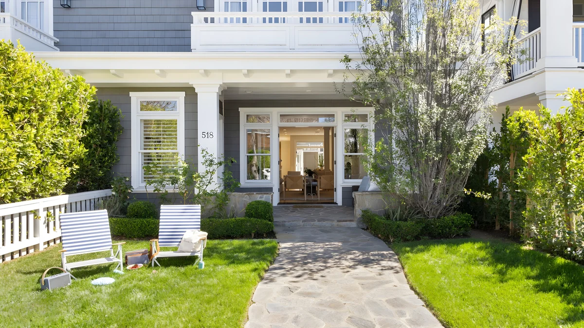 Wander Newport Harbor Isles