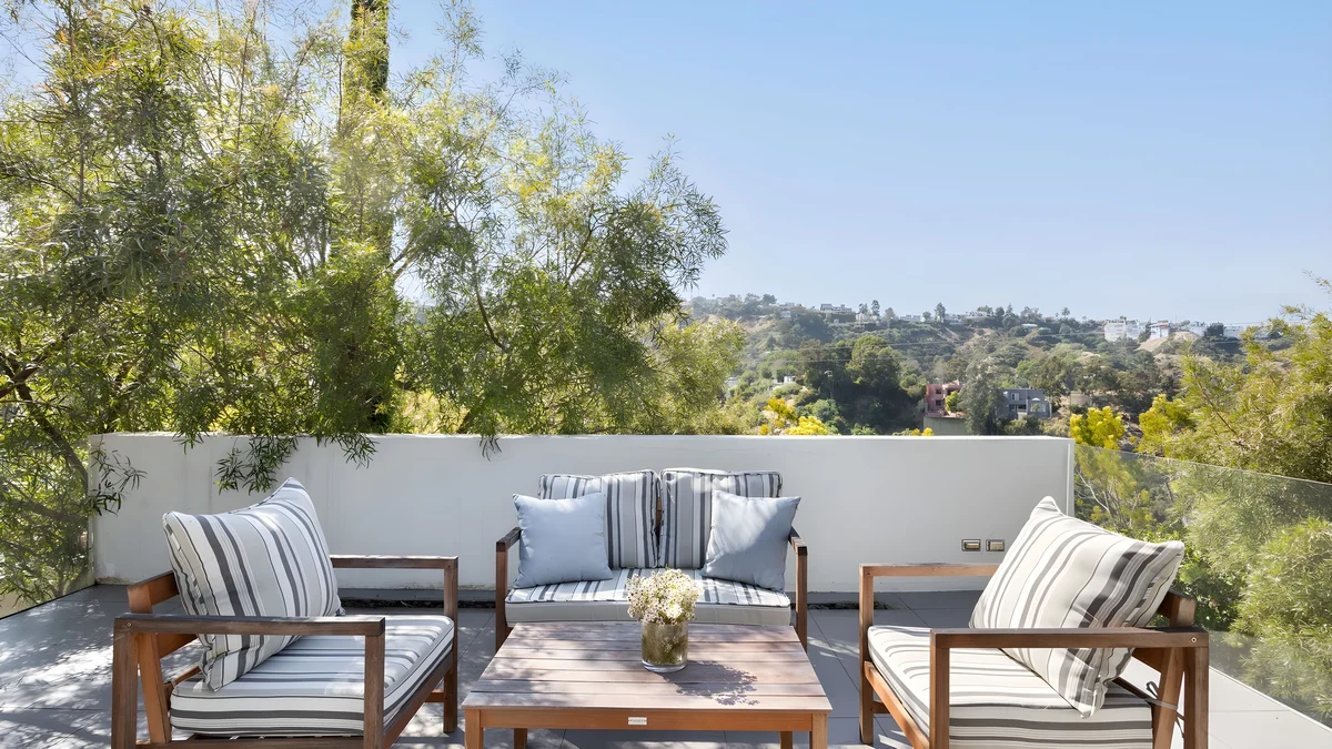 Wander Hollywood Hills Crest