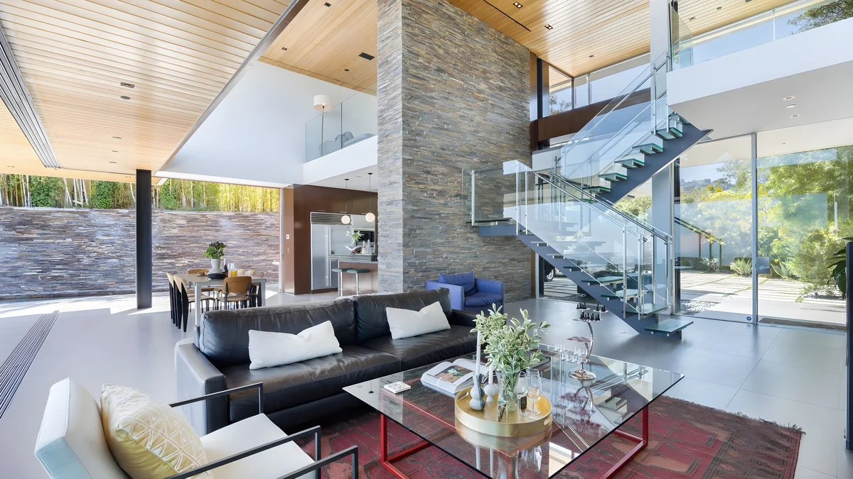 Wander Hollywood Hills Crest