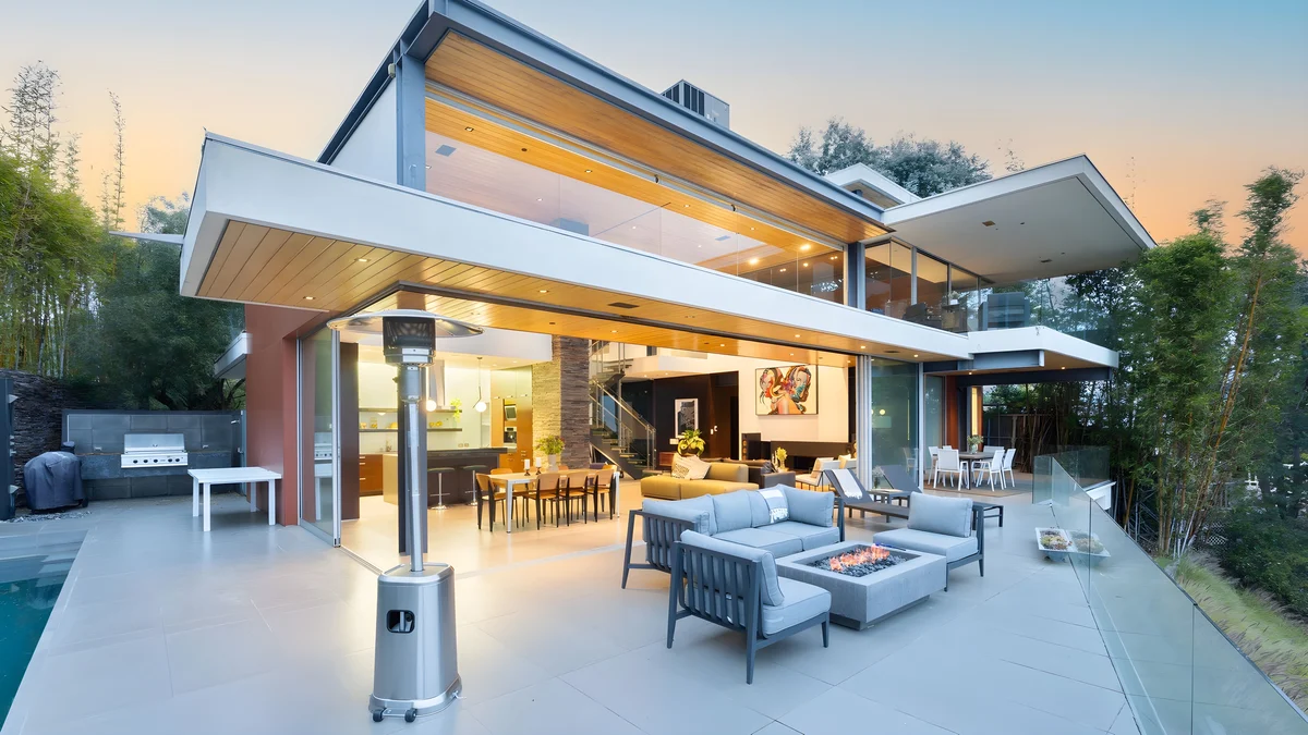 Wander Hollywood Hills Crest