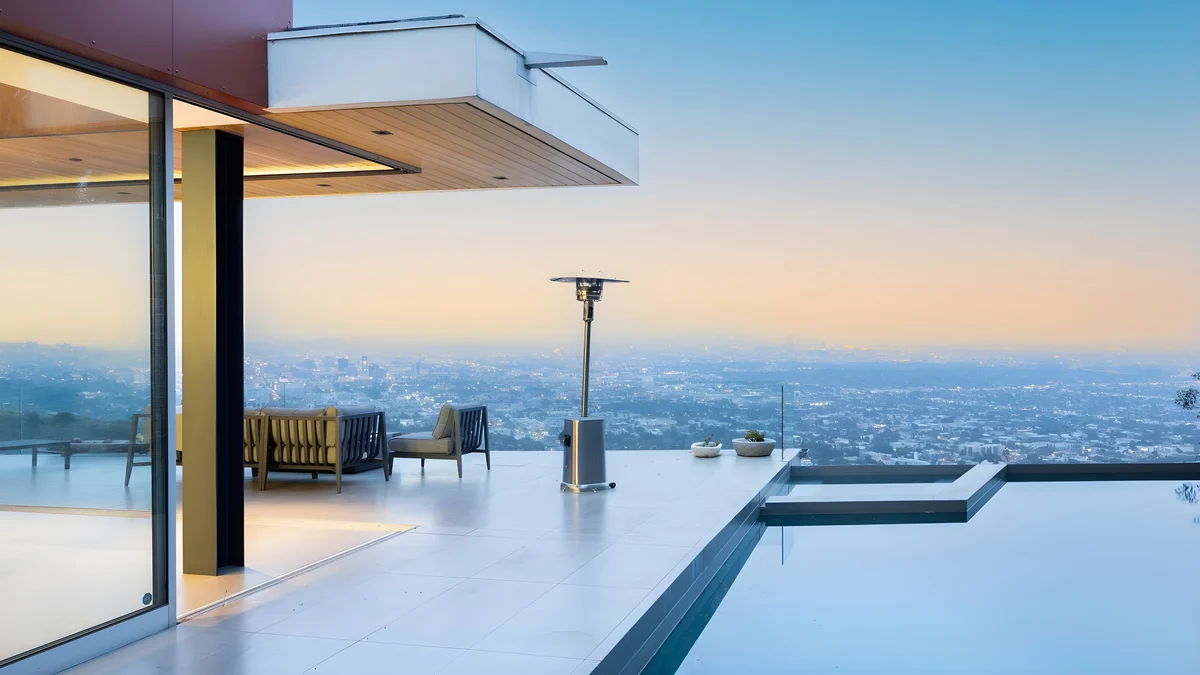 Wander Hollywood Hills Crest