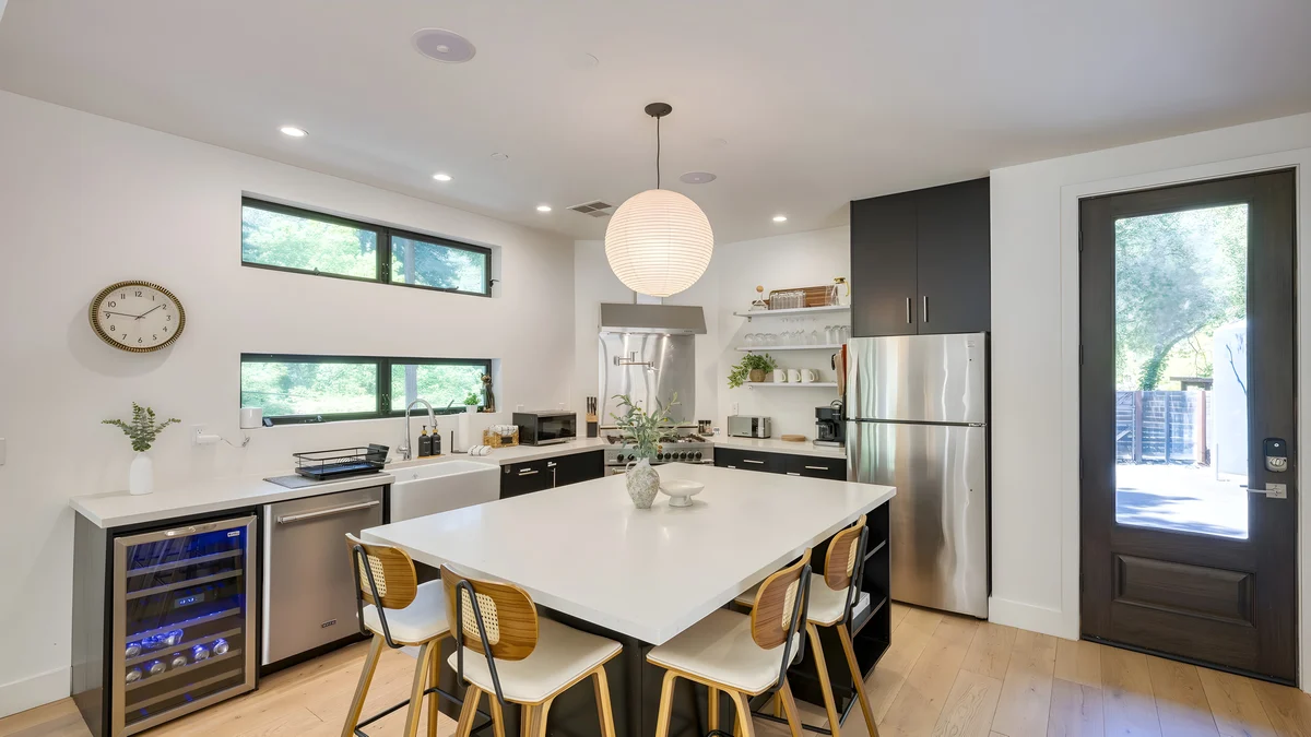 Wander Healdsburg Creek Retreat