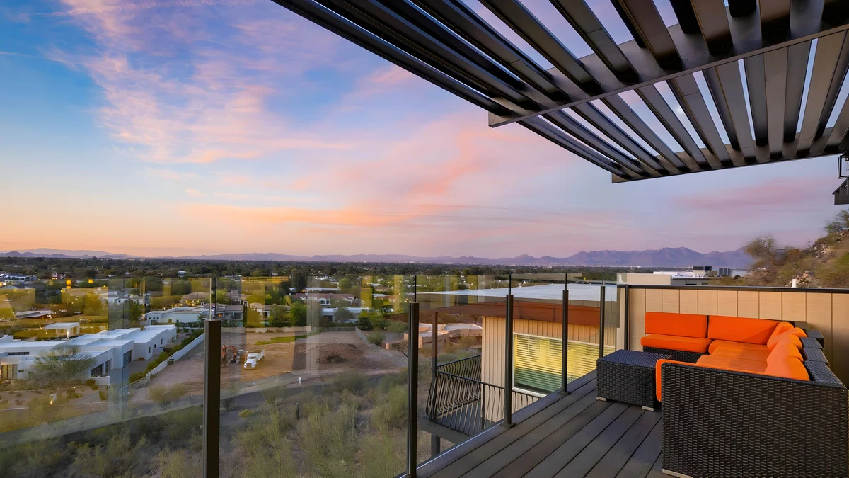 Wander Paradise Valley Palms