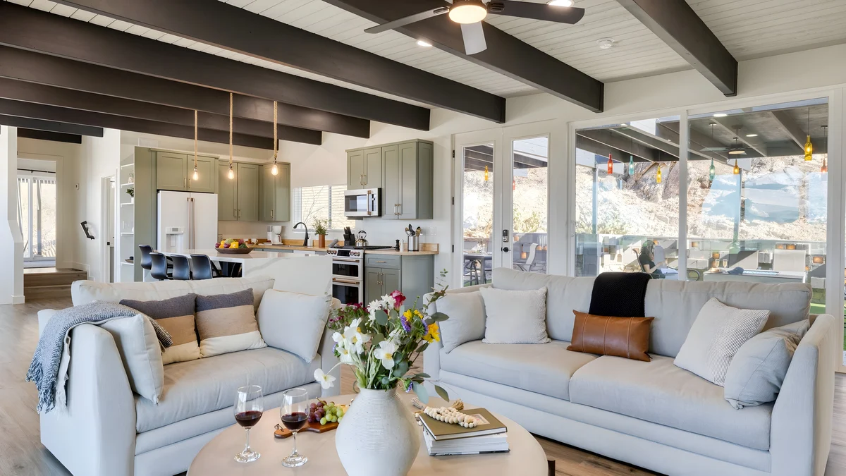 Wander Paradise Valley Palms