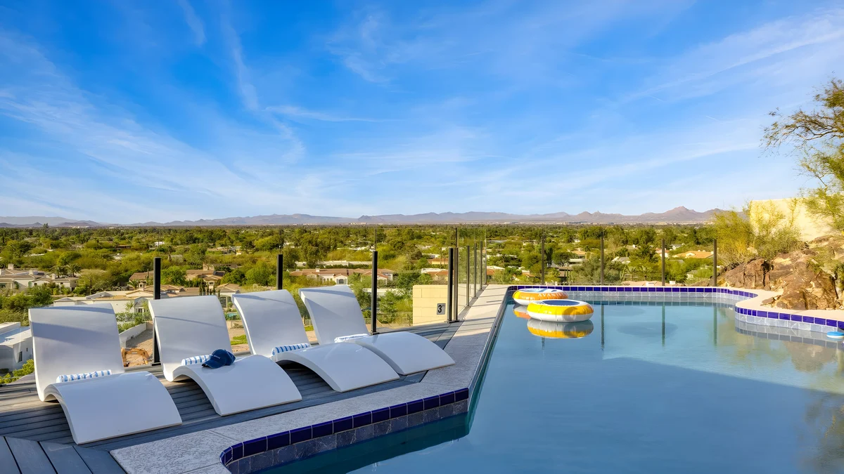 Wander Paradise Valley Palms