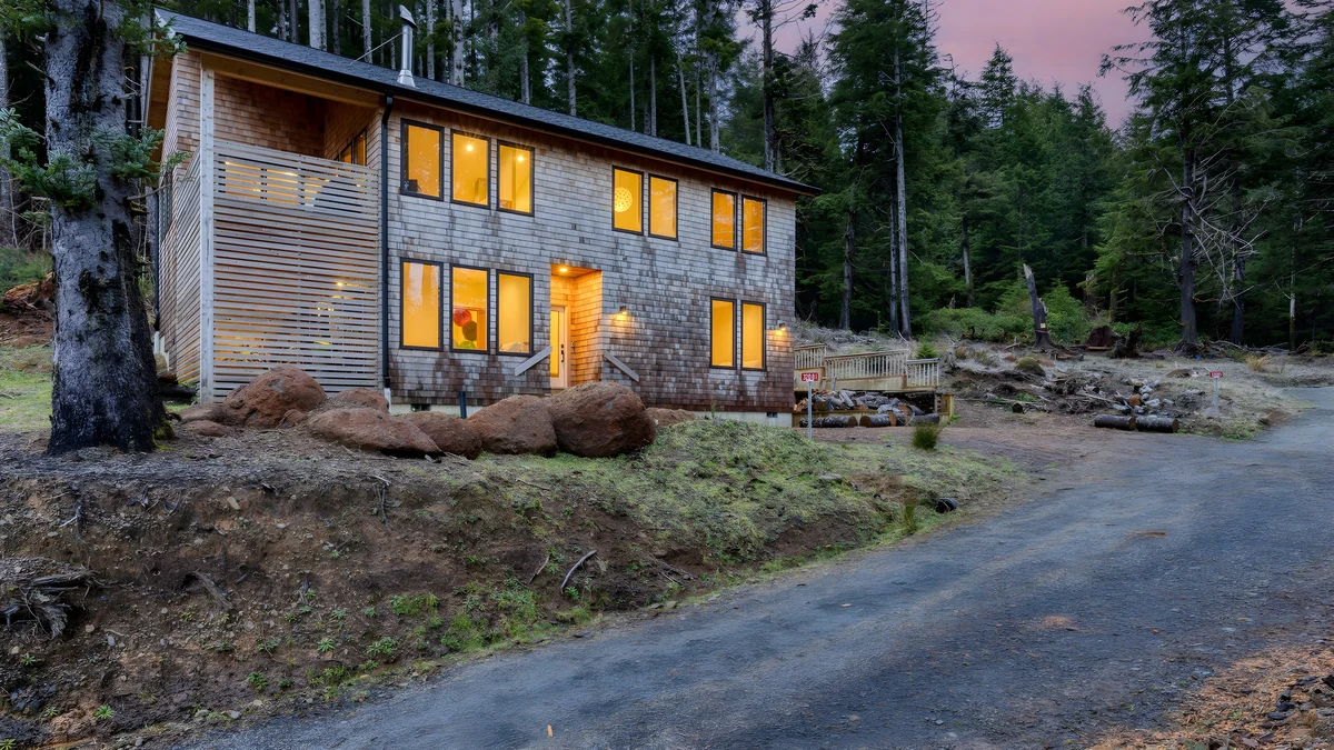 Wander Arch Cape Beach