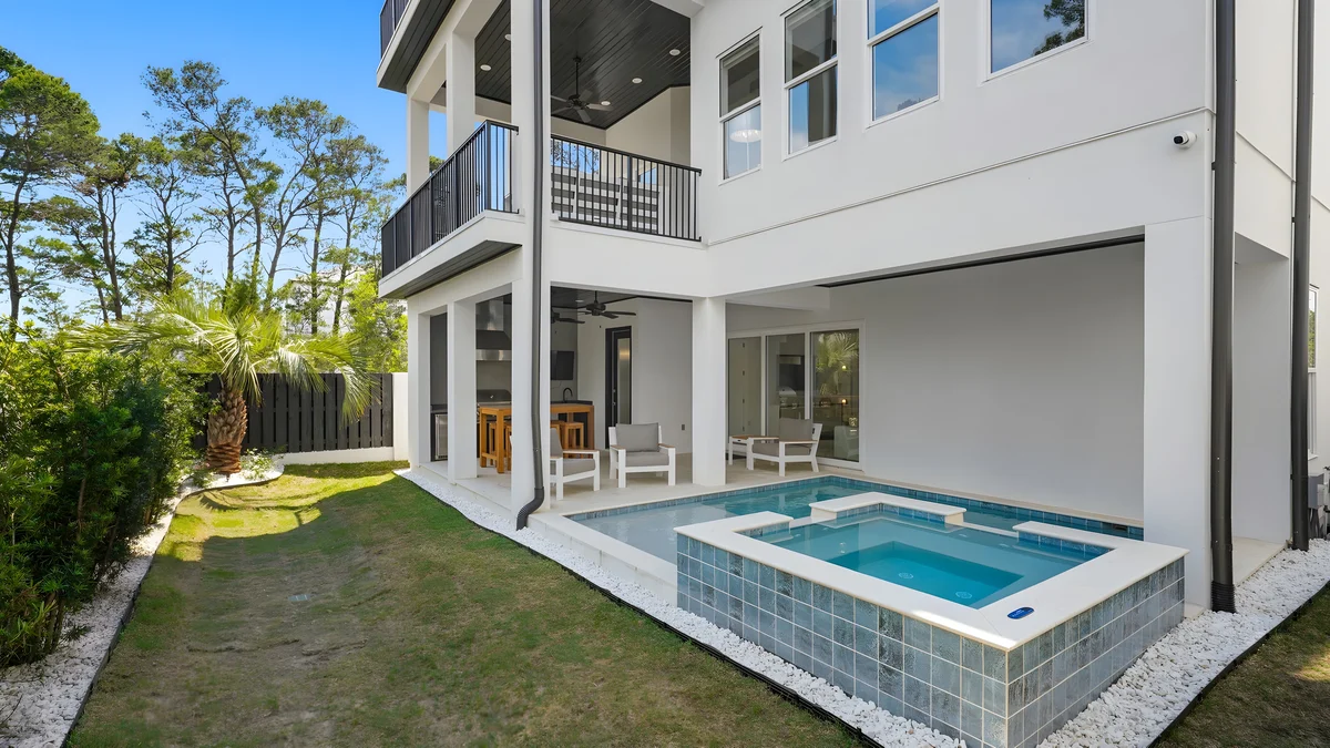 Wander Santa Rosa Bayshore