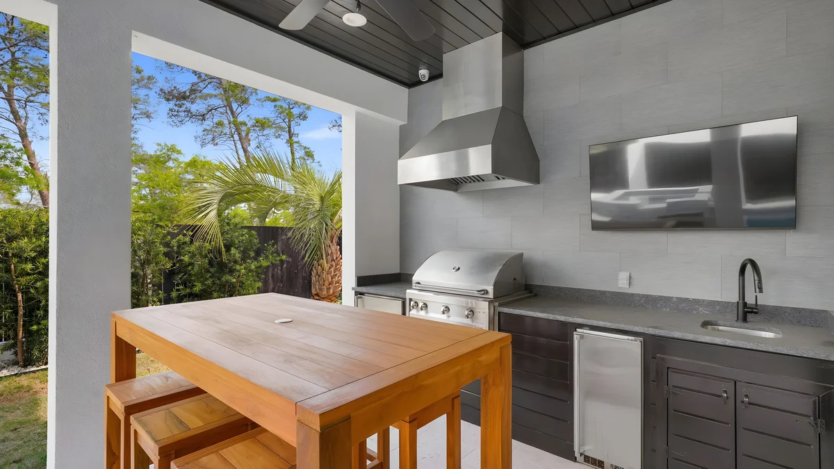 Wander Santa Rosa Bayshore