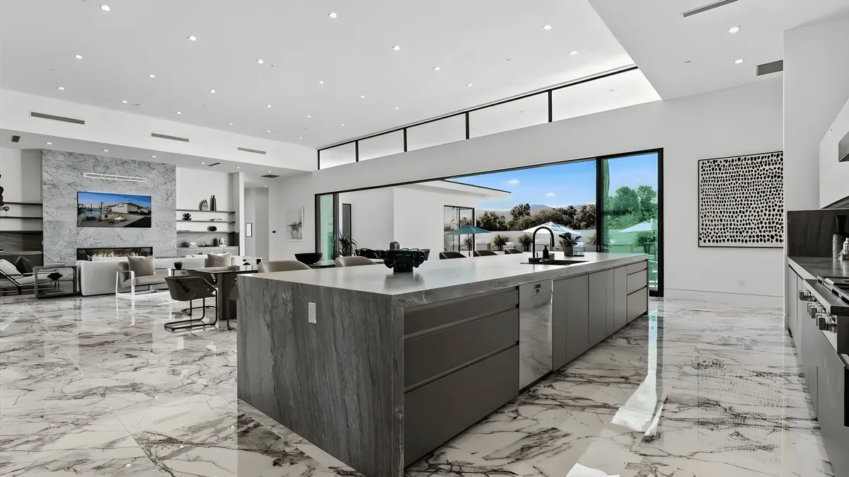 Kitchen image 1