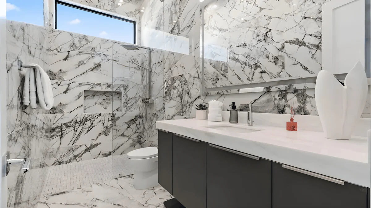 Ensuite Bathroom 2 image 1