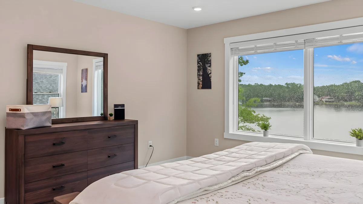 Wander White Haven Lakeview