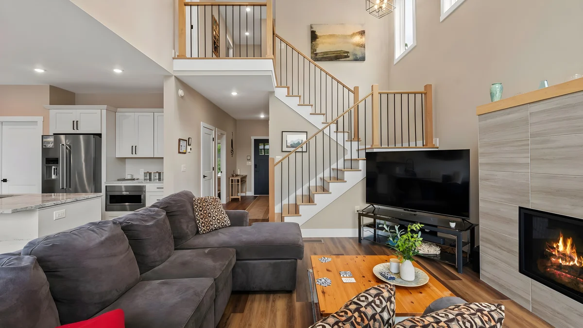 Wander White Haven Lakeview