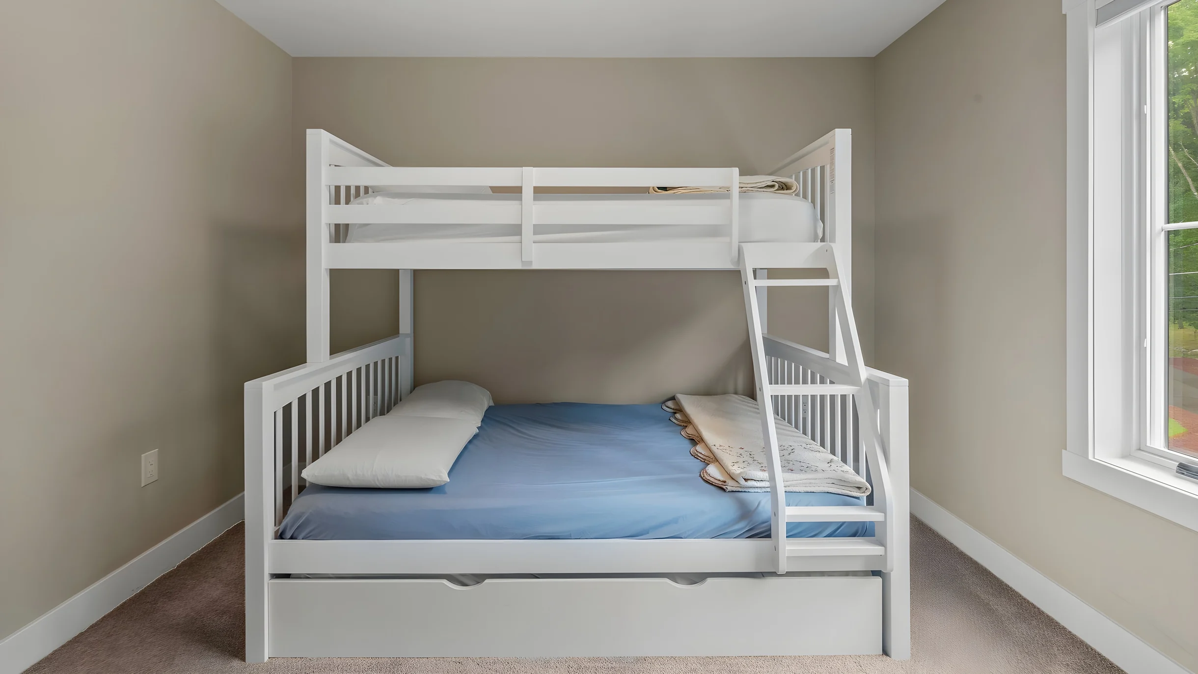 Wander White Haven Lakeview #26