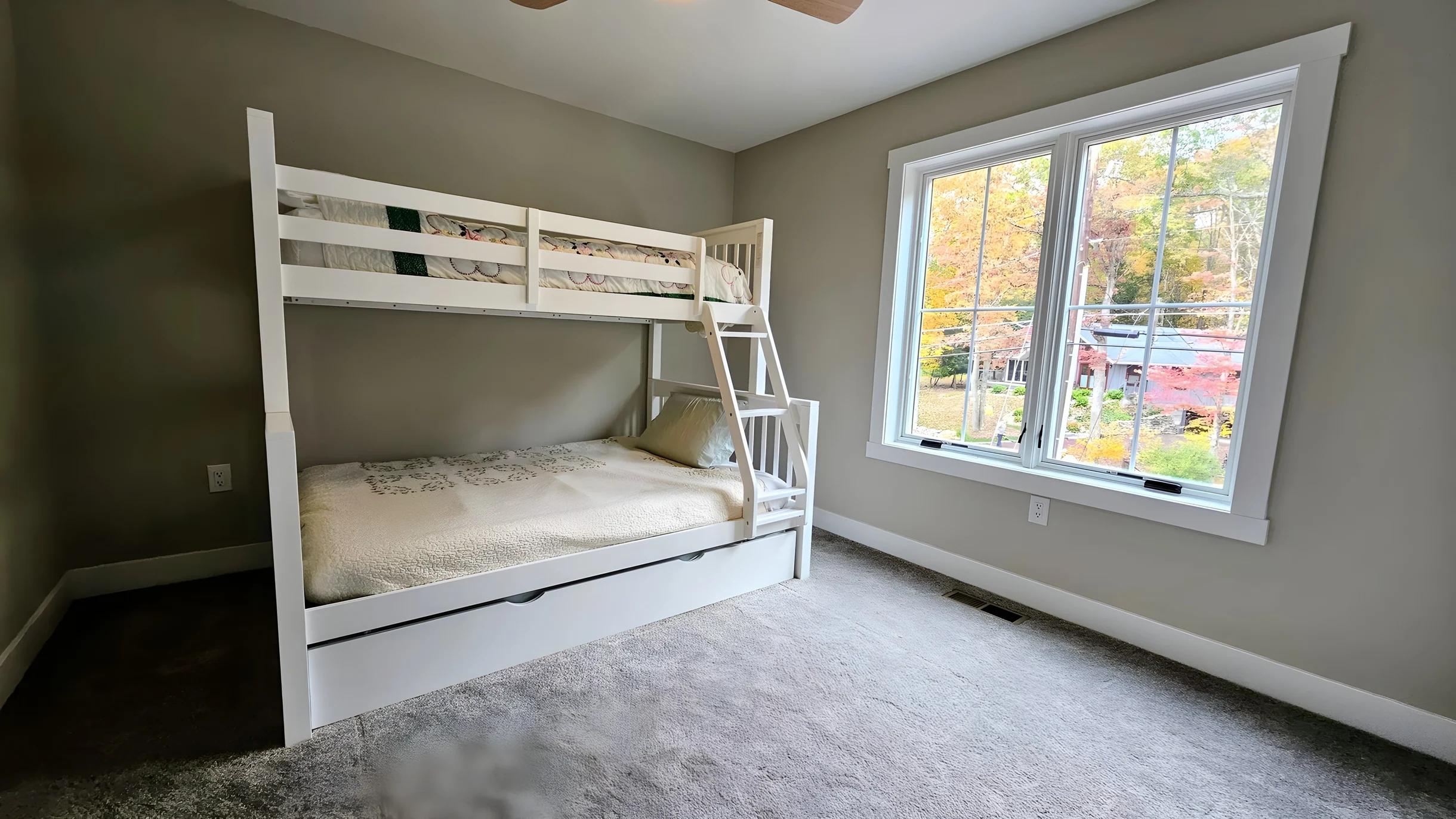 Wander White Haven Lakeview #37