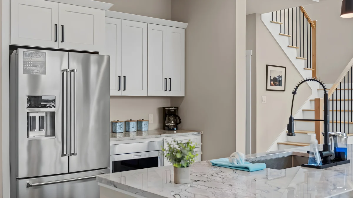 Wander White Haven Lakeview