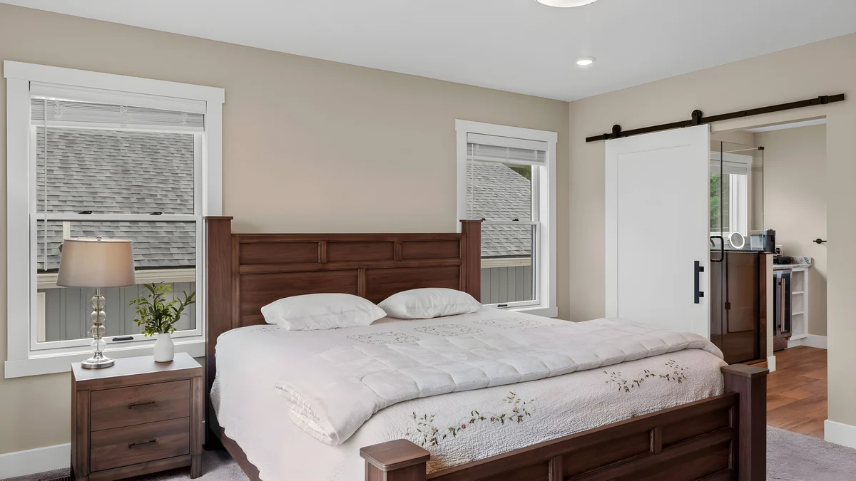 Wander White Haven Lakeview