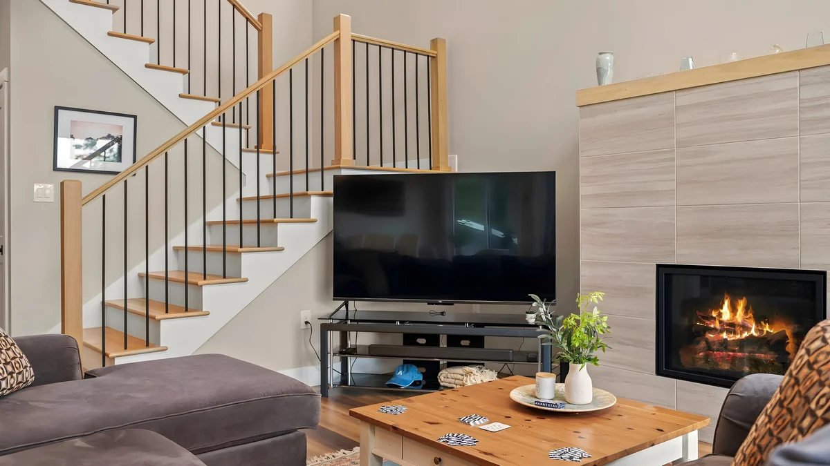 Wander White Haven Lakeview