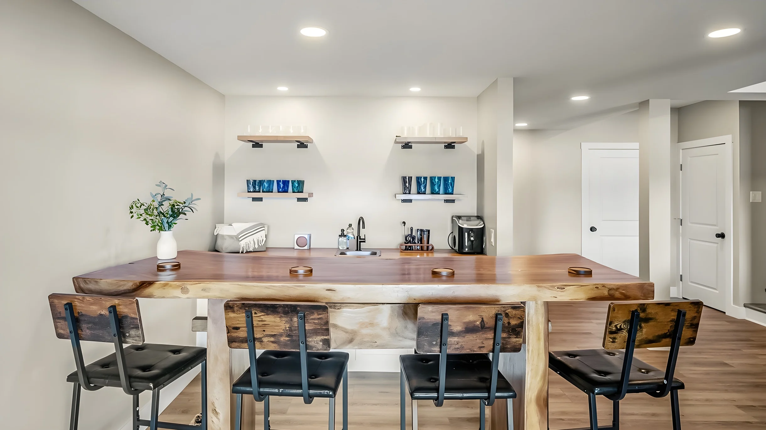 Wander White Haven Lakeview #35