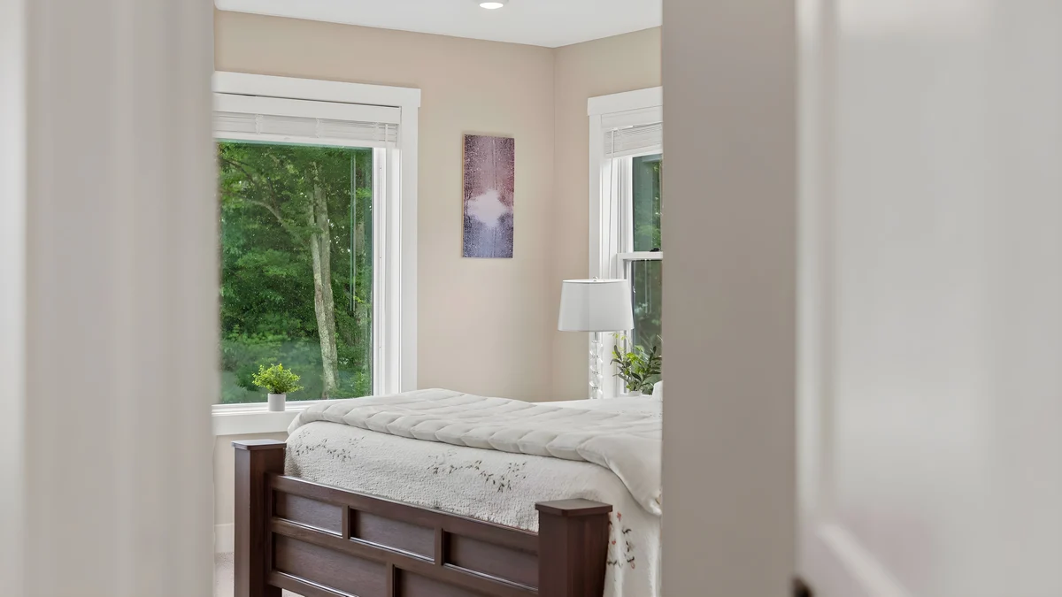 Wander White Haven Lakeview