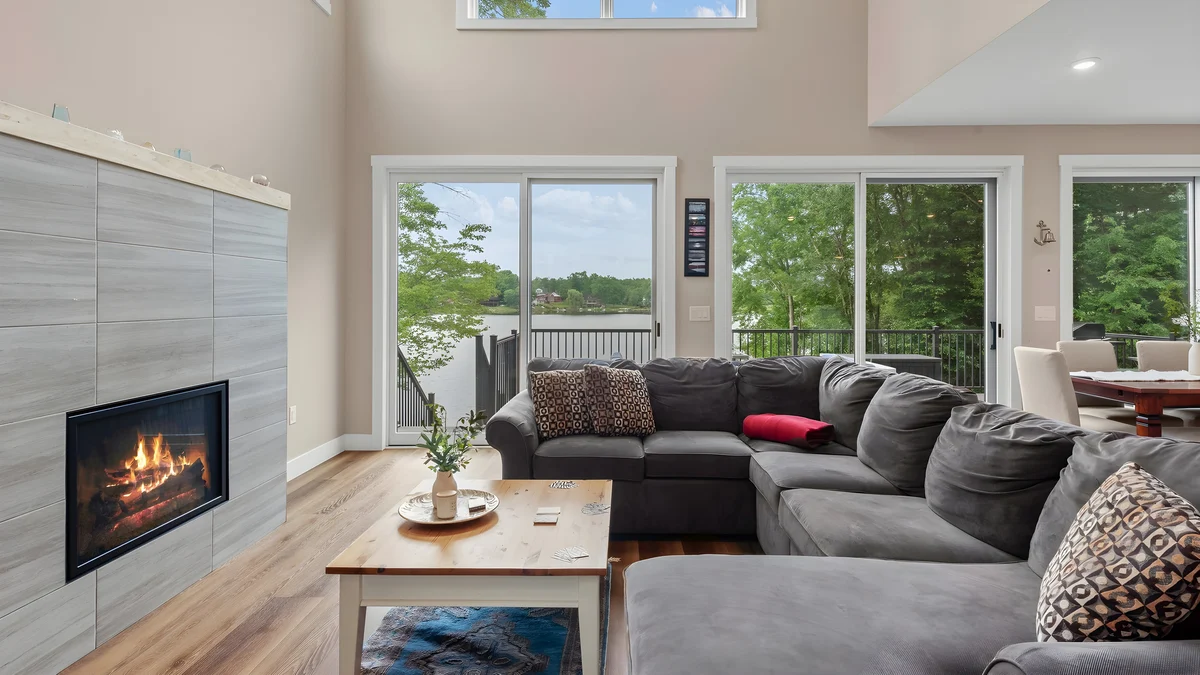 Wander White Haven Lakeview